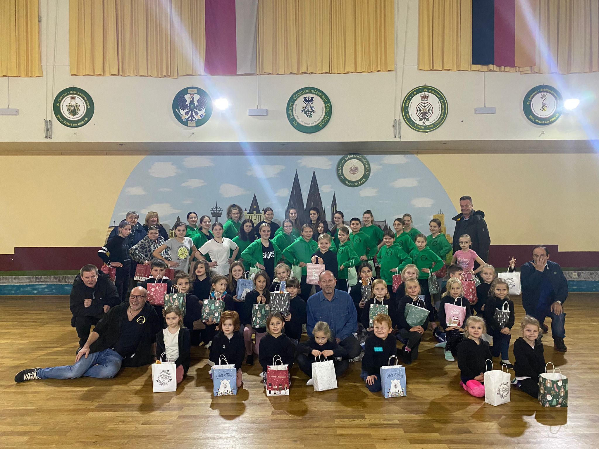 Der Nikolaus zu Besuch bei unseren Tanzgruppen